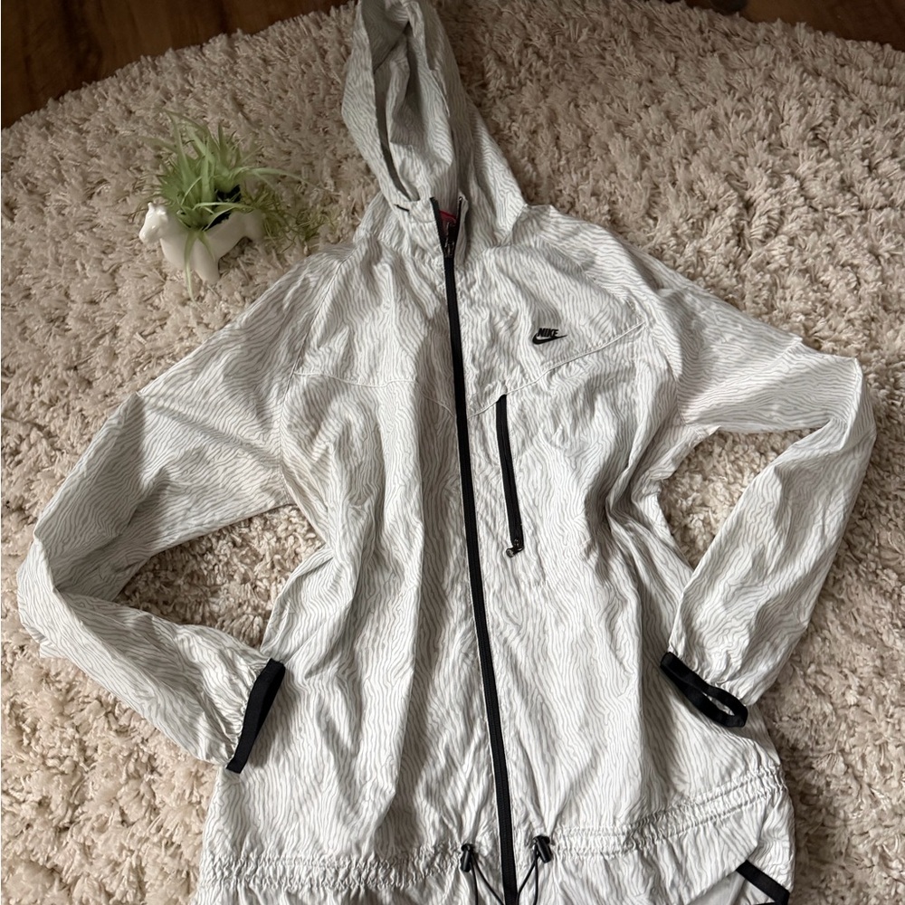 Nike White and Black windbreaker, zebra pattern athletic sport Jacket - Picture 4 of 5